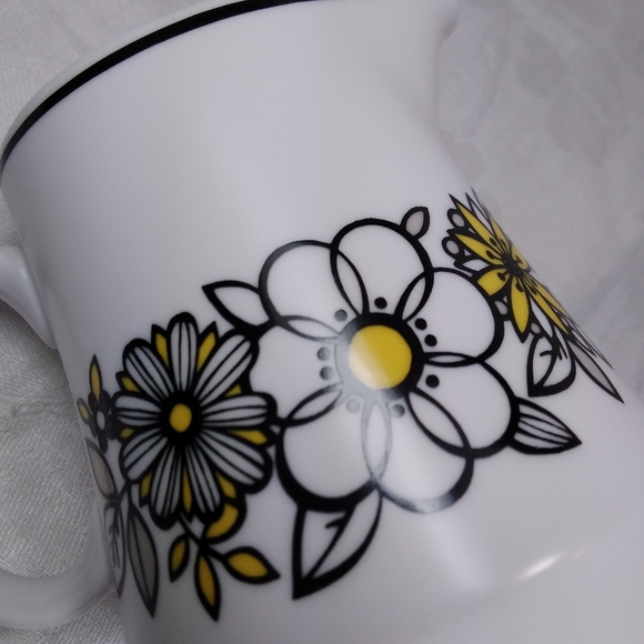 Noritake Progression TRESSA Creamer White Yellow Black Flowers 9029 - Picture 10 of 11